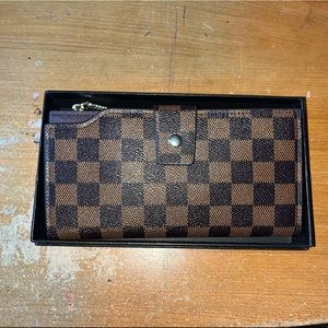 Checkered leather wallet